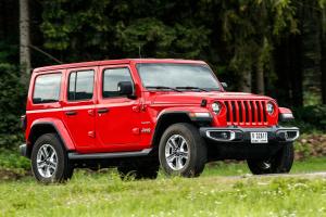 Jeep Wrangler Unlimited Sahara 2018 года (UAE)